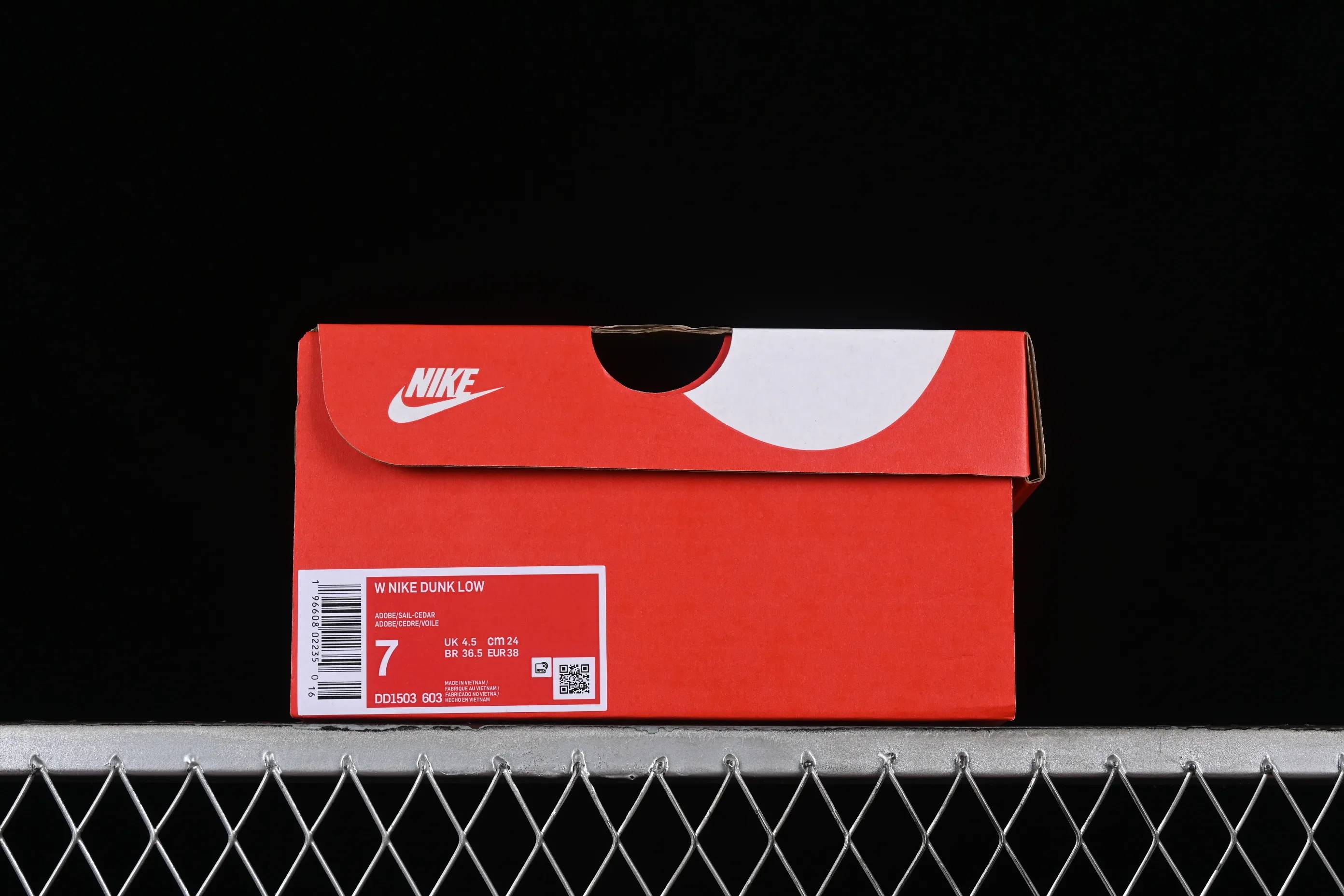 All Categories Nk SB Dunk Series Nk SB Dunk Low Low-top sneakers Nk Dunk Low Strawberry Bear color SB low-top casual sneakers DD1503-603
